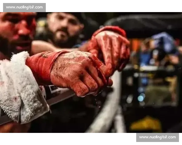 震撼！街头裸拳生死对决：暴力美学的极致诠释