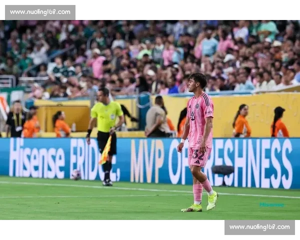 阿什拉夫：巴黎三冠王表现让对手敬畏，欧冠夺冠终破 “金元足球” 质疑