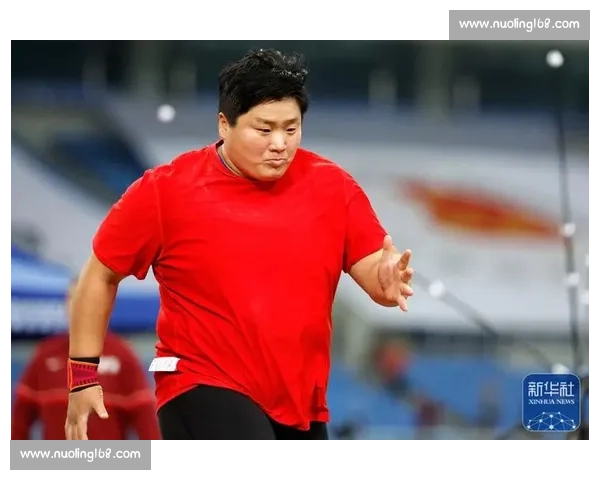 青岛田径赛巩立姣雨中夺金 铅球女皇再展霸气 青岛田径赛巩立姣雨中夺金 铅球女皇再展霸气