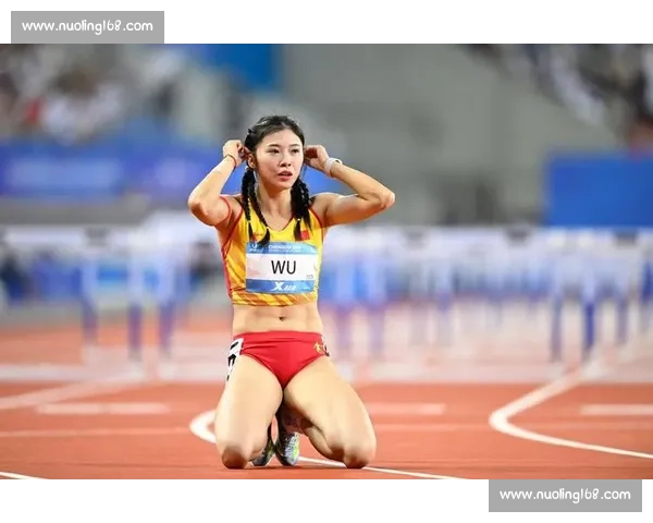 吴艳妮：赛场狂飙破纪录，场外甜飒展豹系魅力